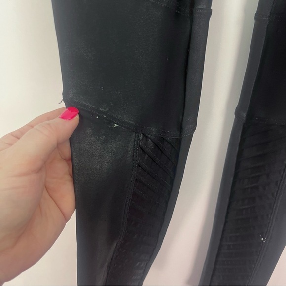 SPANX FAUX LEATHER VERY BLACK MOTO LEGGINGS in Medium - Picture 6 of 8
